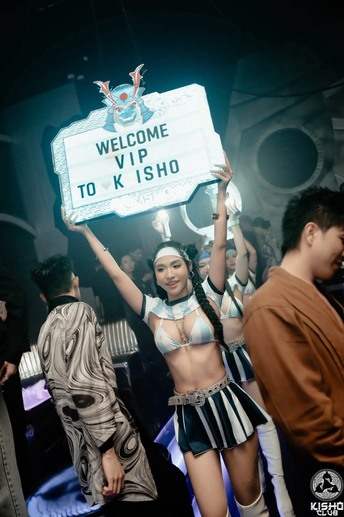 Bảng đèn WELCOME VIP viền sóng Nhật tại KISHO